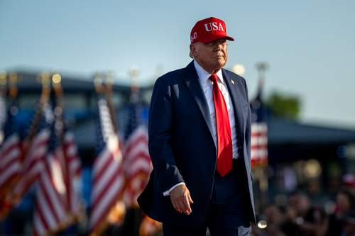 Трамп заявив, що "дуже допомагає" Україні